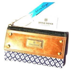 Wristlet wallet